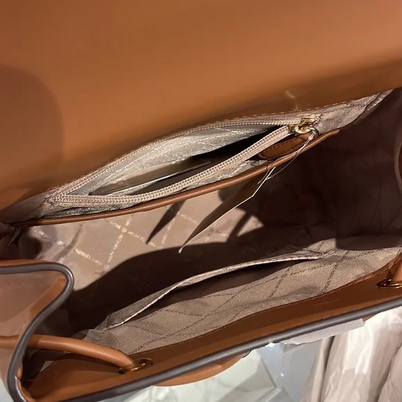 Michael Kors Backpack Bag Phoebe Medium Flap Drawstring Backpack
Brown
NWT - Picture 8 of 16